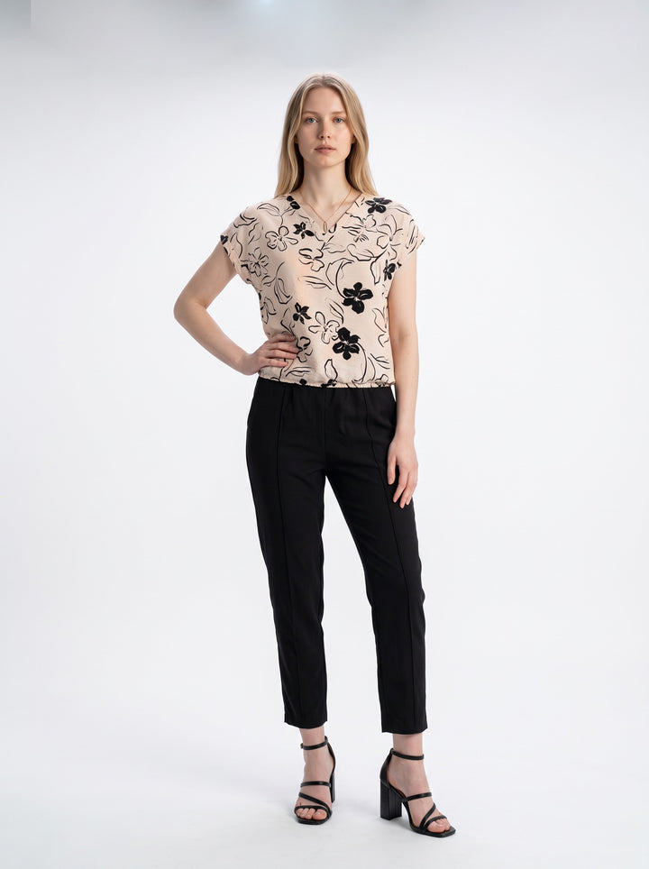 Blusa cuello V floreado negro