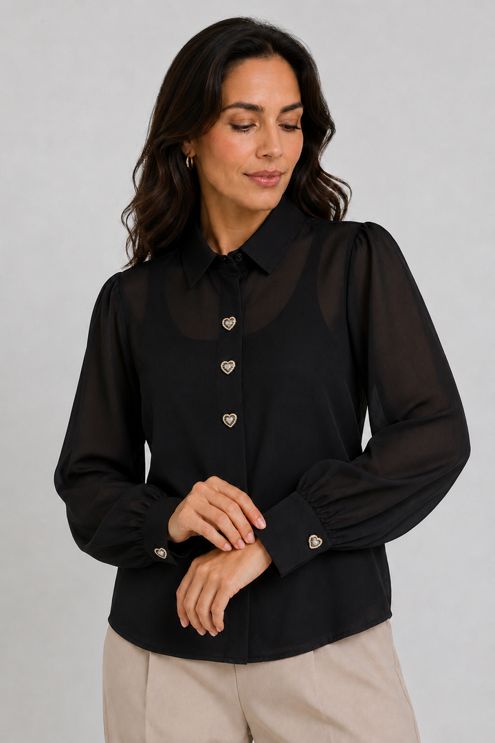 Blusa con botones decorativos