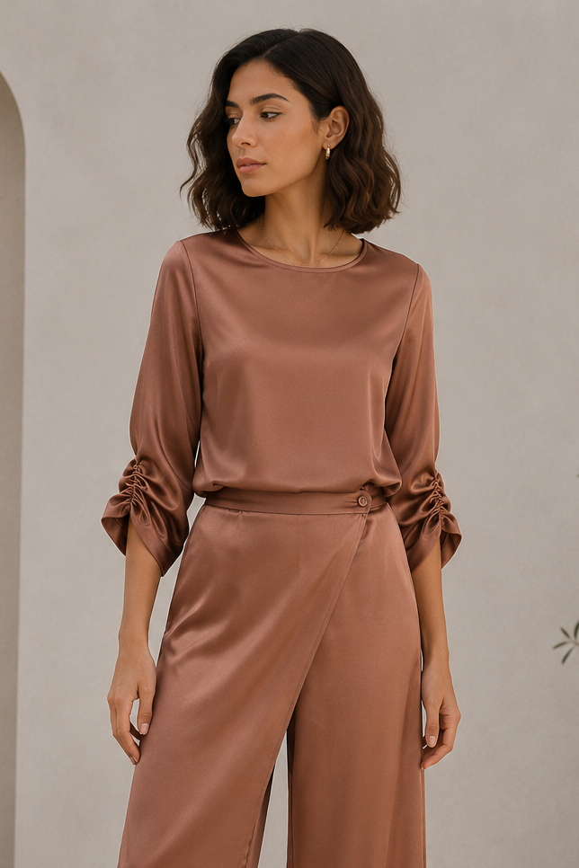 Blusa satín con manga recogida