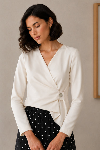 Blusa con cruce y botón