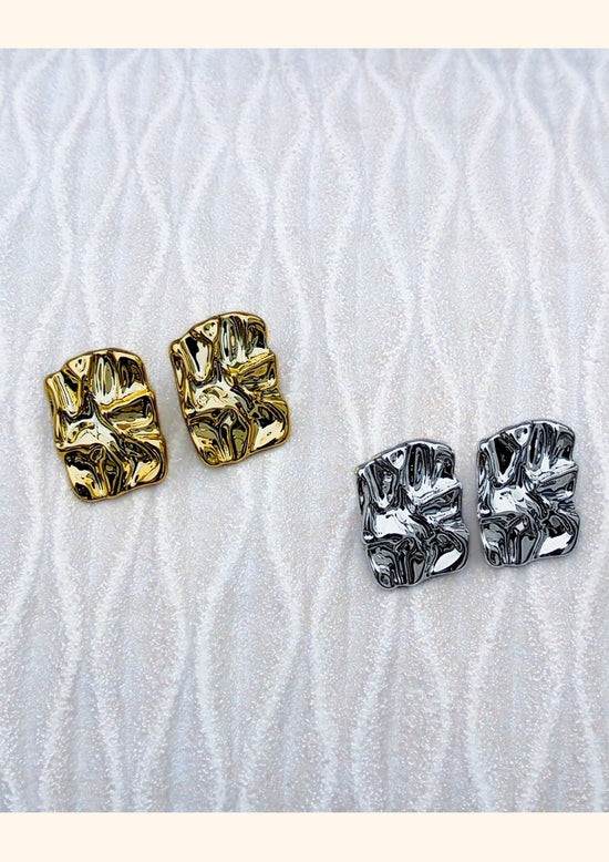 Aretes con diseño corrugado