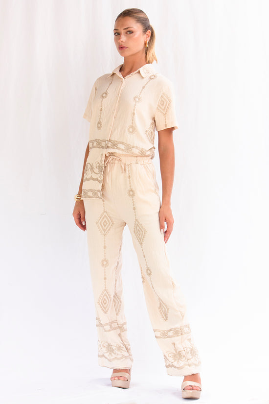 Pantalón con bordado