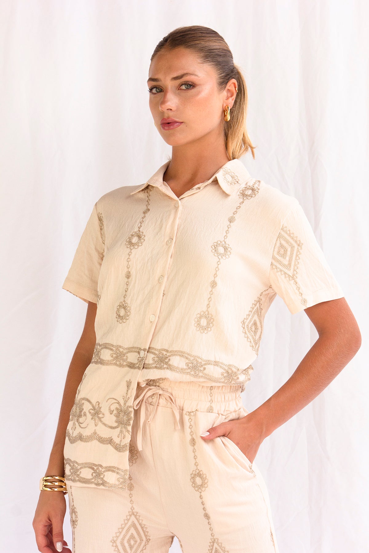 Blusa bordado manga corta