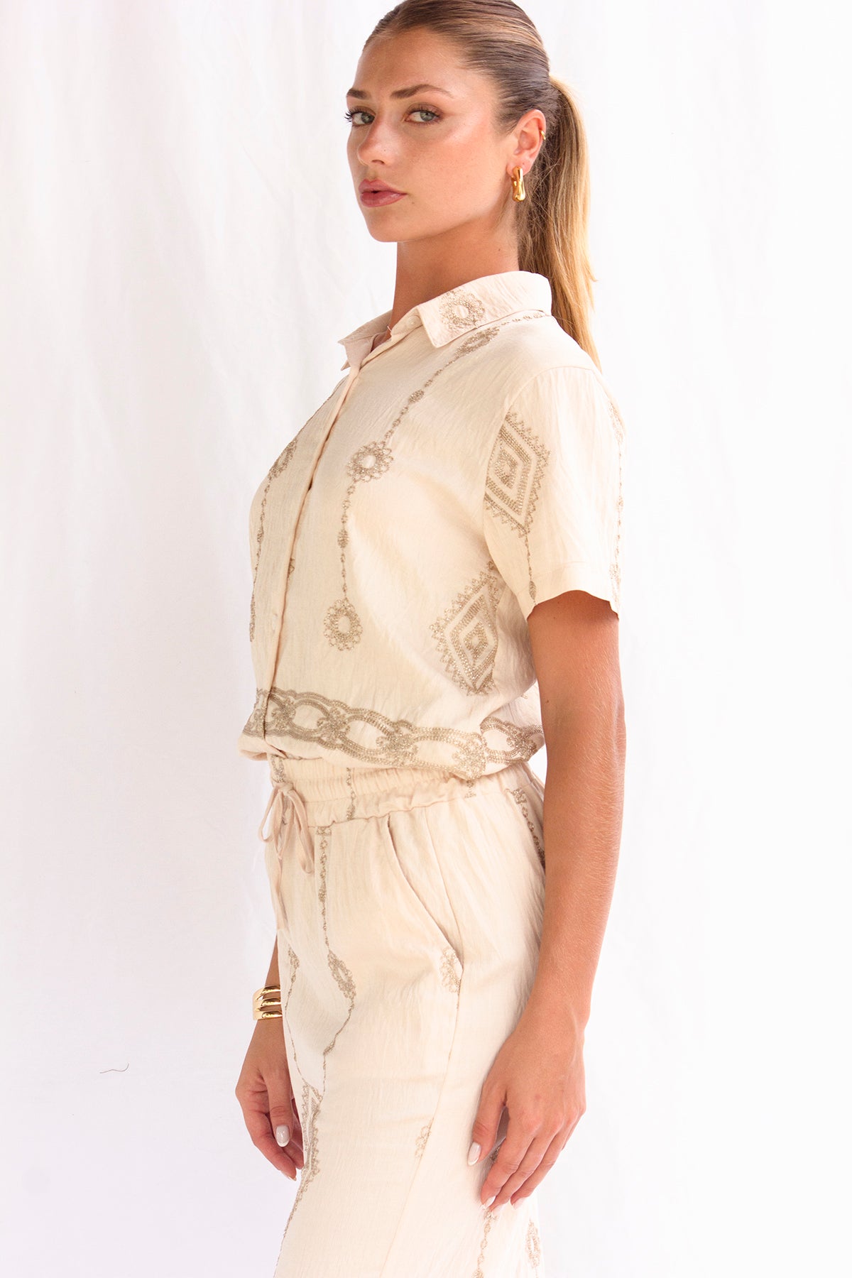 Blusa bordado manga corta