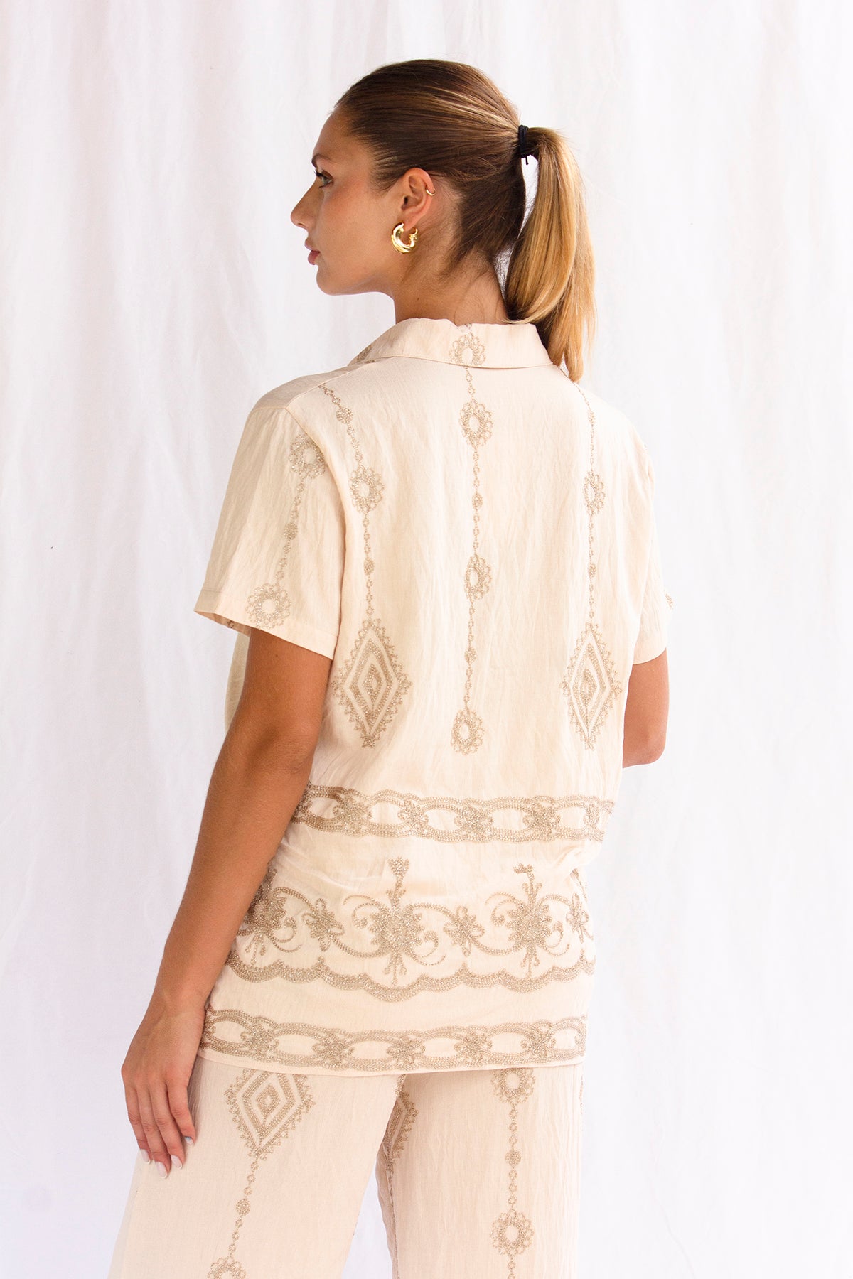 Blusa bordado manga corta