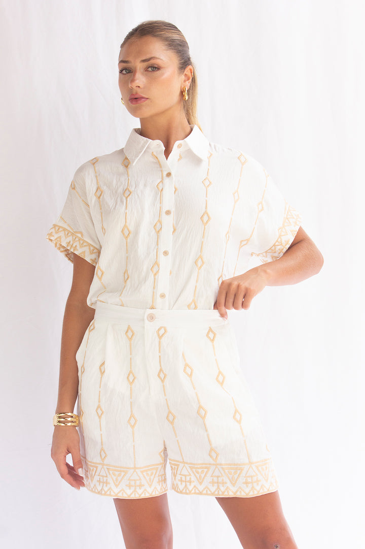 Short algodón con bordados