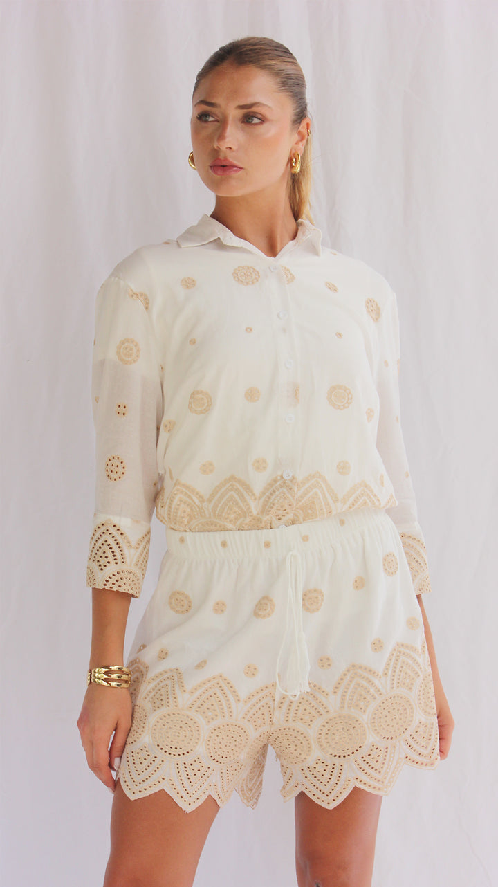 Shorts bordado mandala