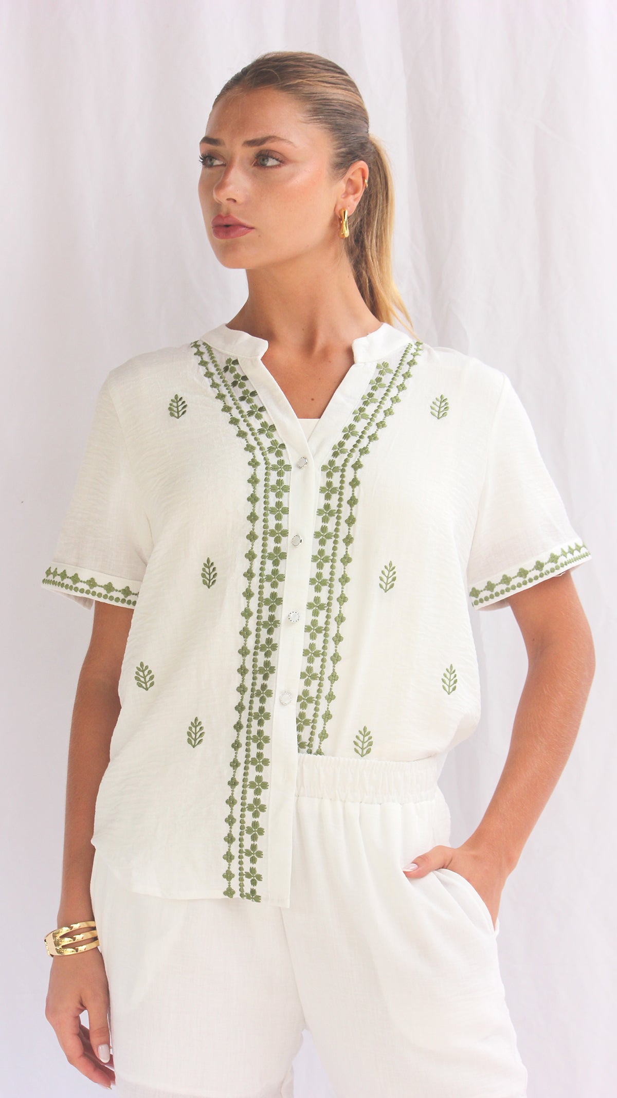 Blusa perla con bordado