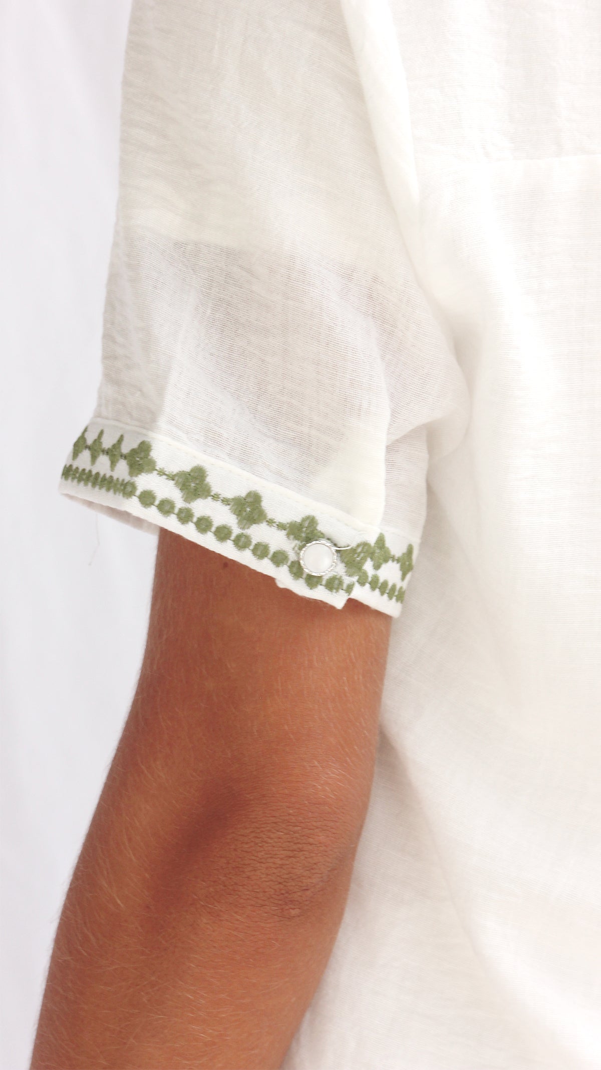 Blusa perla con bordado
