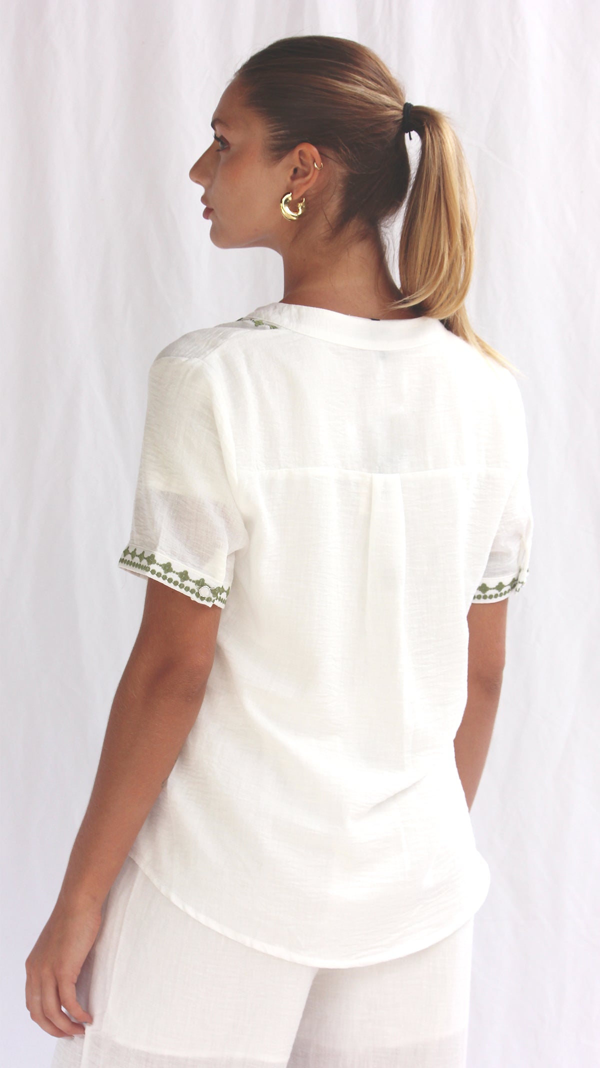 Blusa perla con bordado