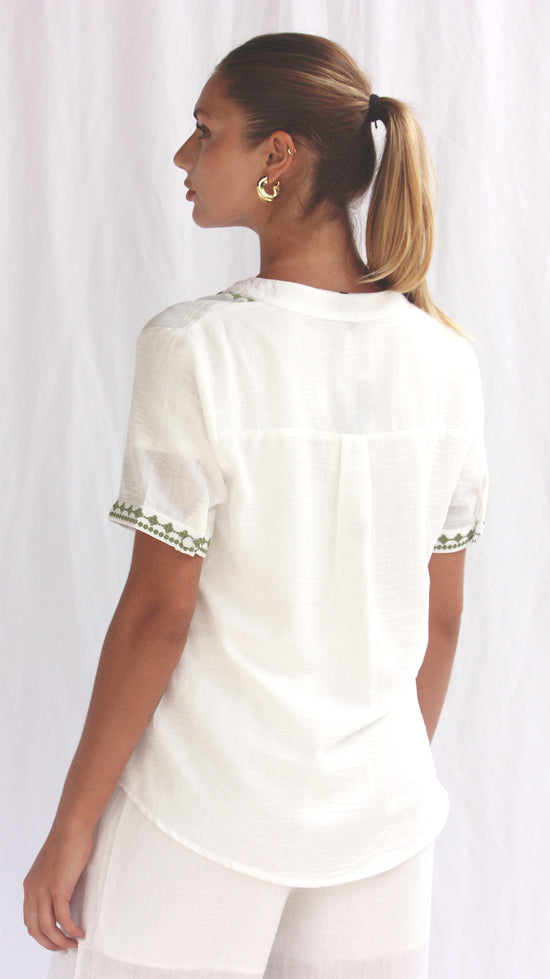 Blusa perla con bordado