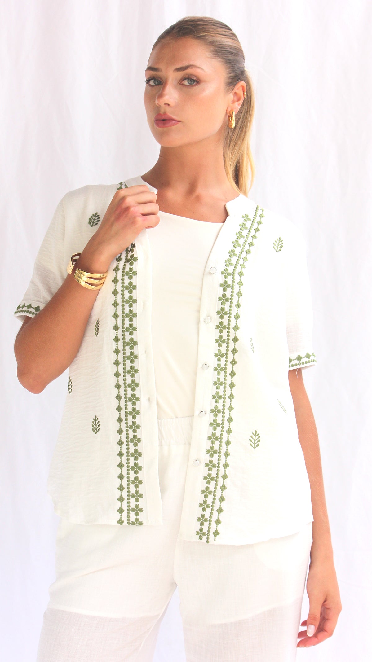 Blusa perla con bordado