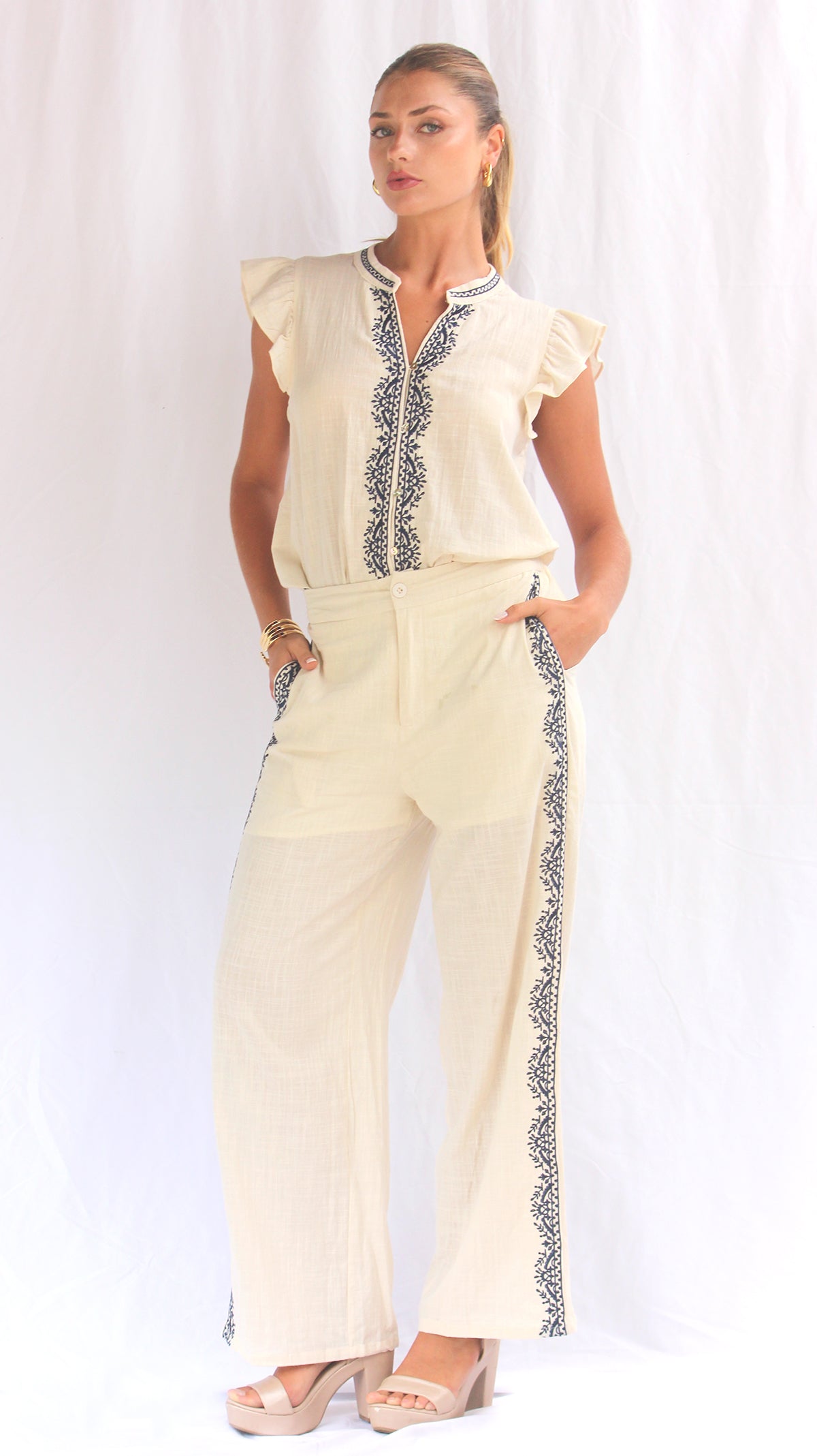 Pantalón algodón con bordado lateral