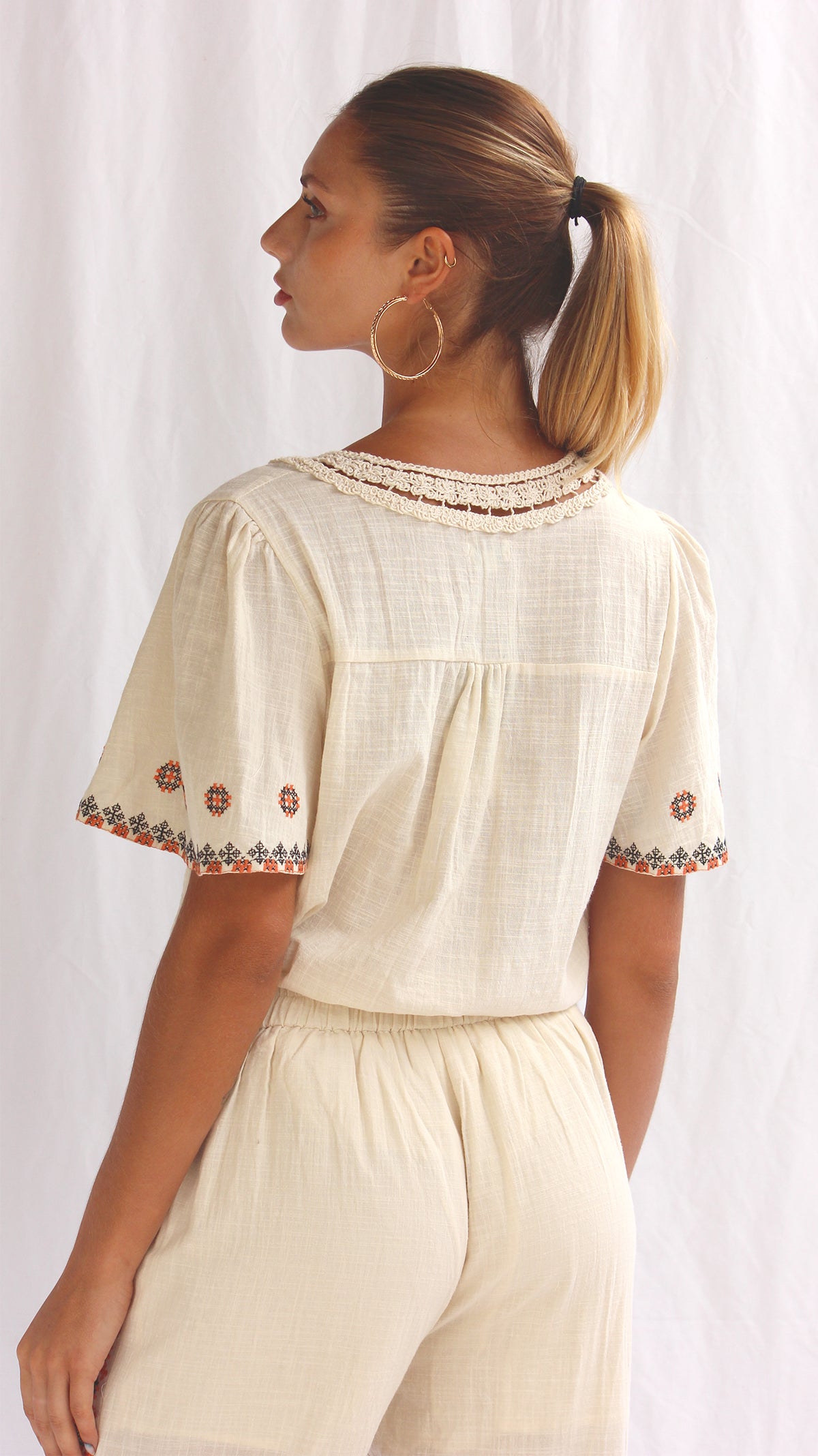Blusa cuello V algodón tejido