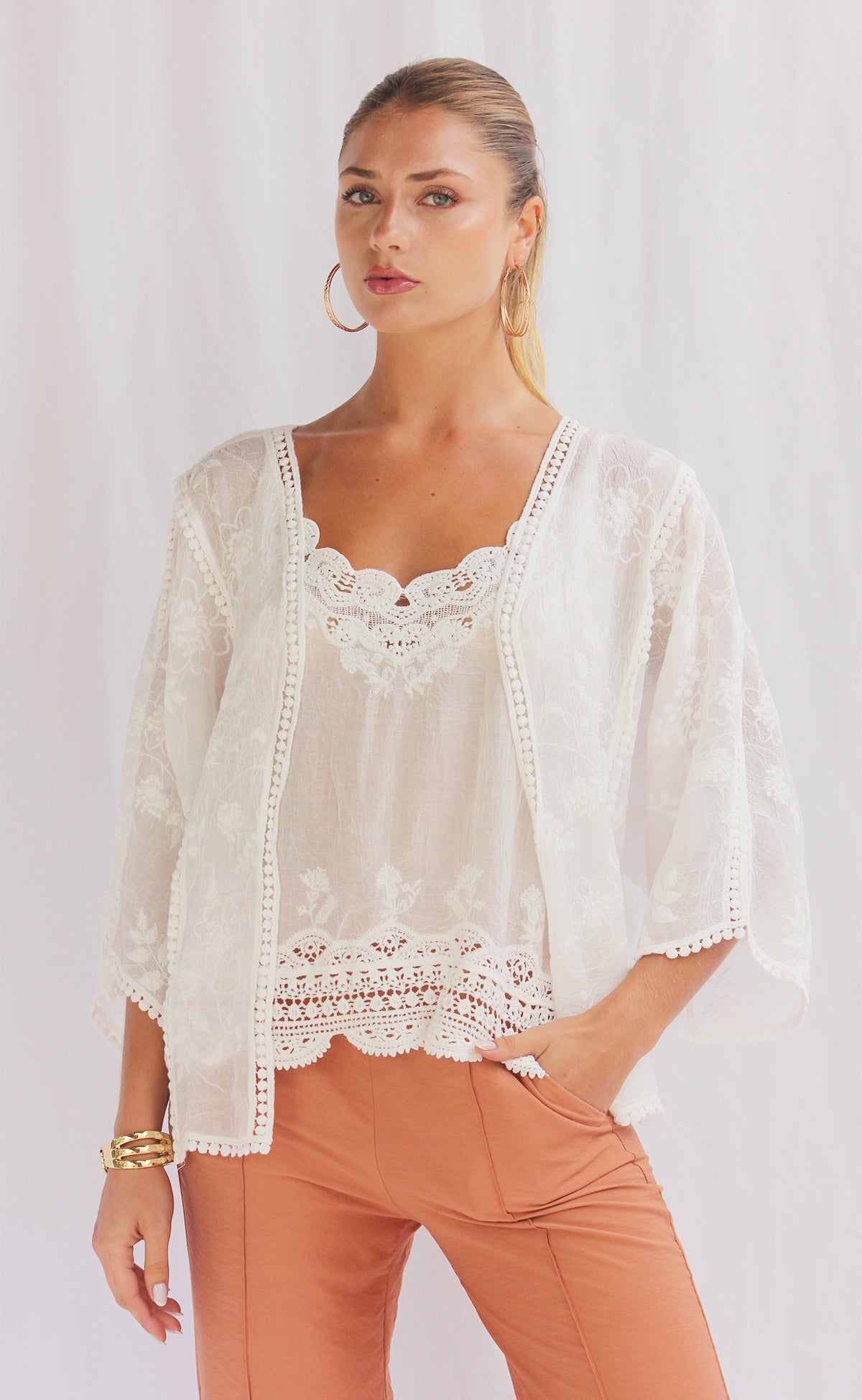 Conjunto de top con capa tejida