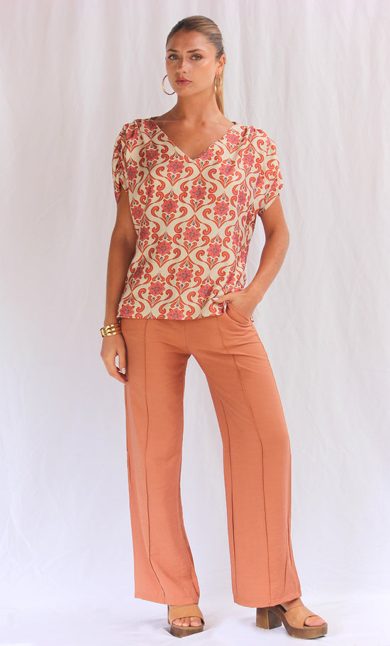 Blusa print con recogido en hombro