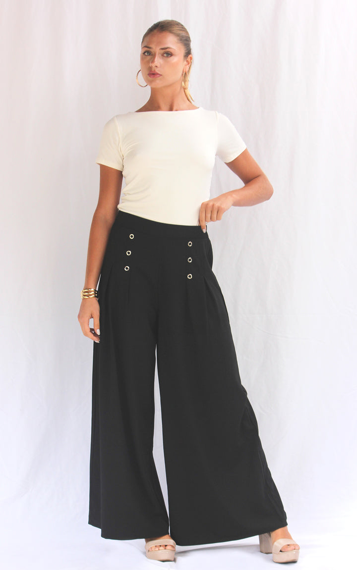 Palazzo botónes dorados