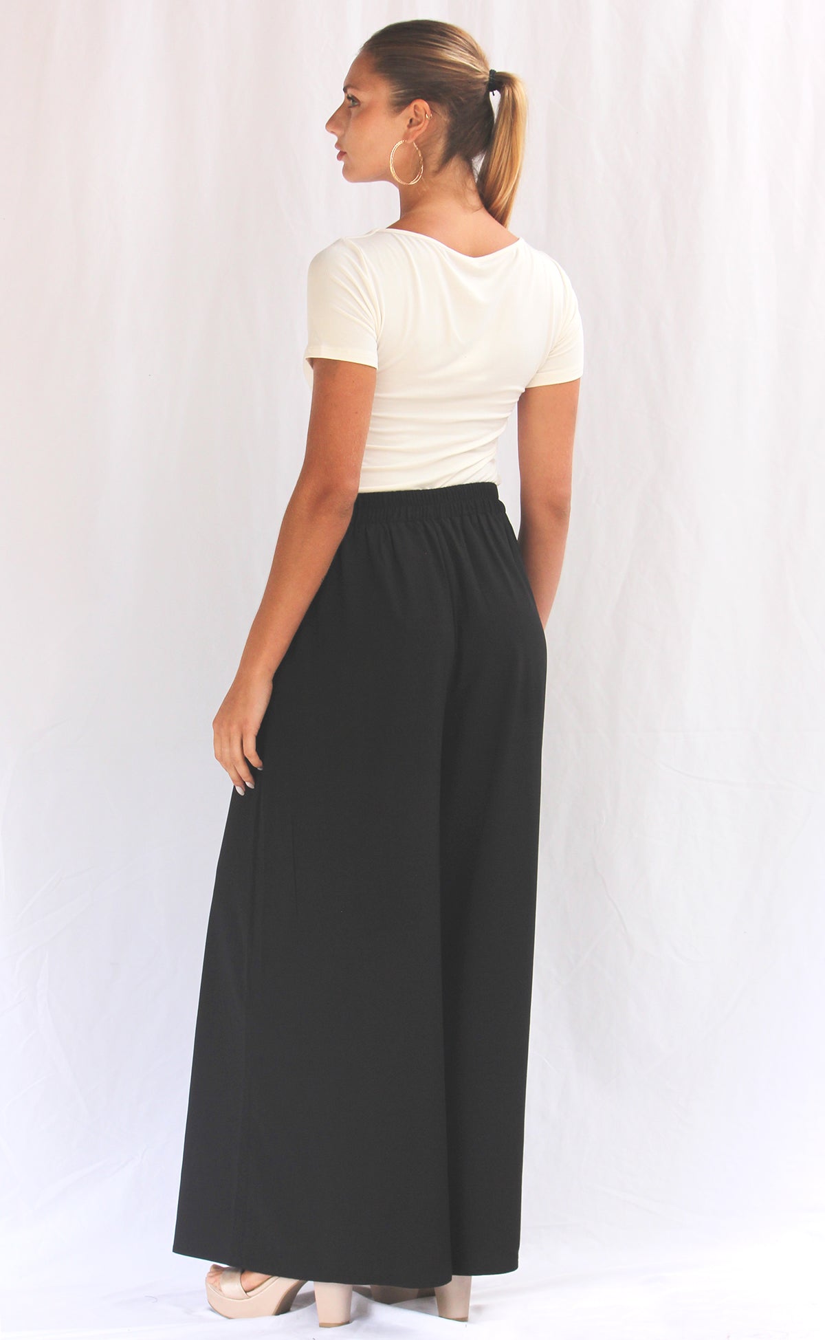 Palazzo botónes dorados