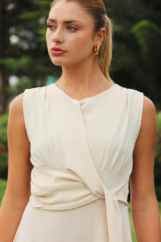 Vestido corto con lazo cruzado