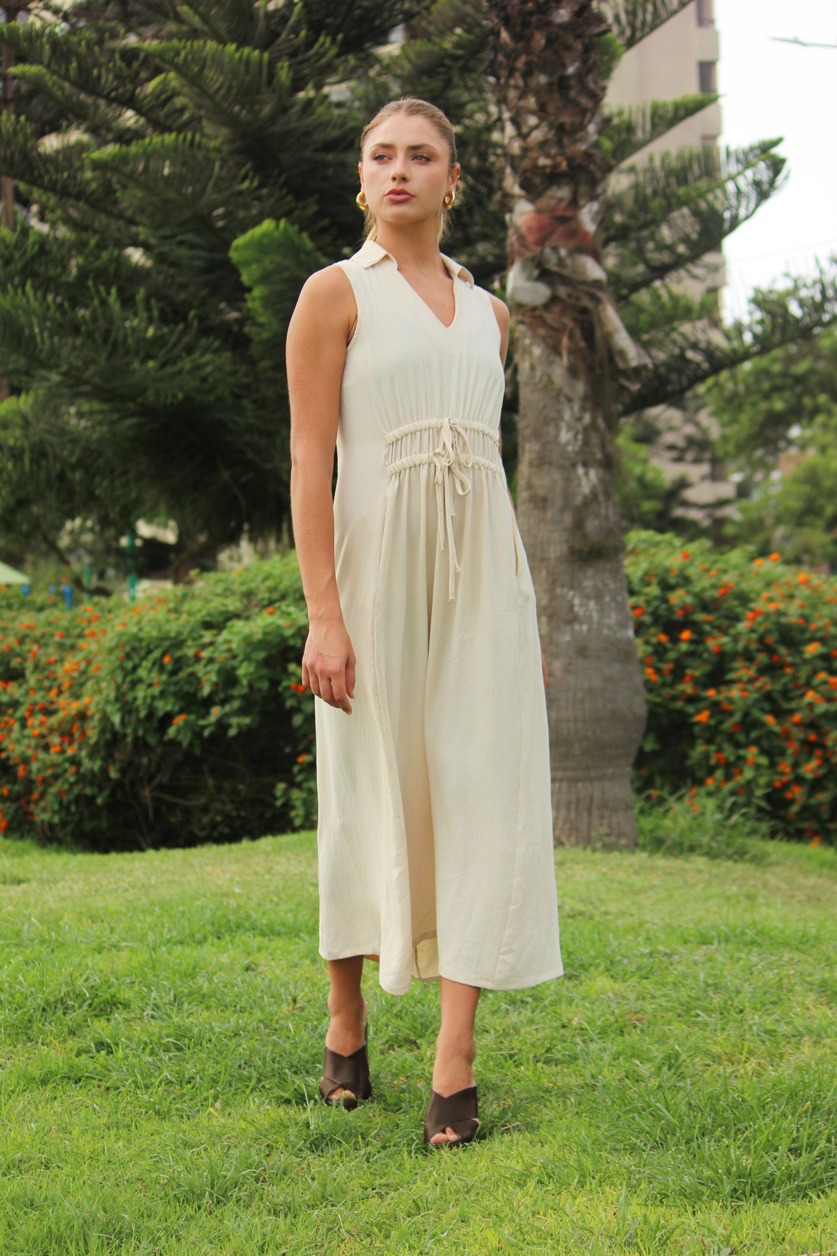 Vestido largo con recogido delantero