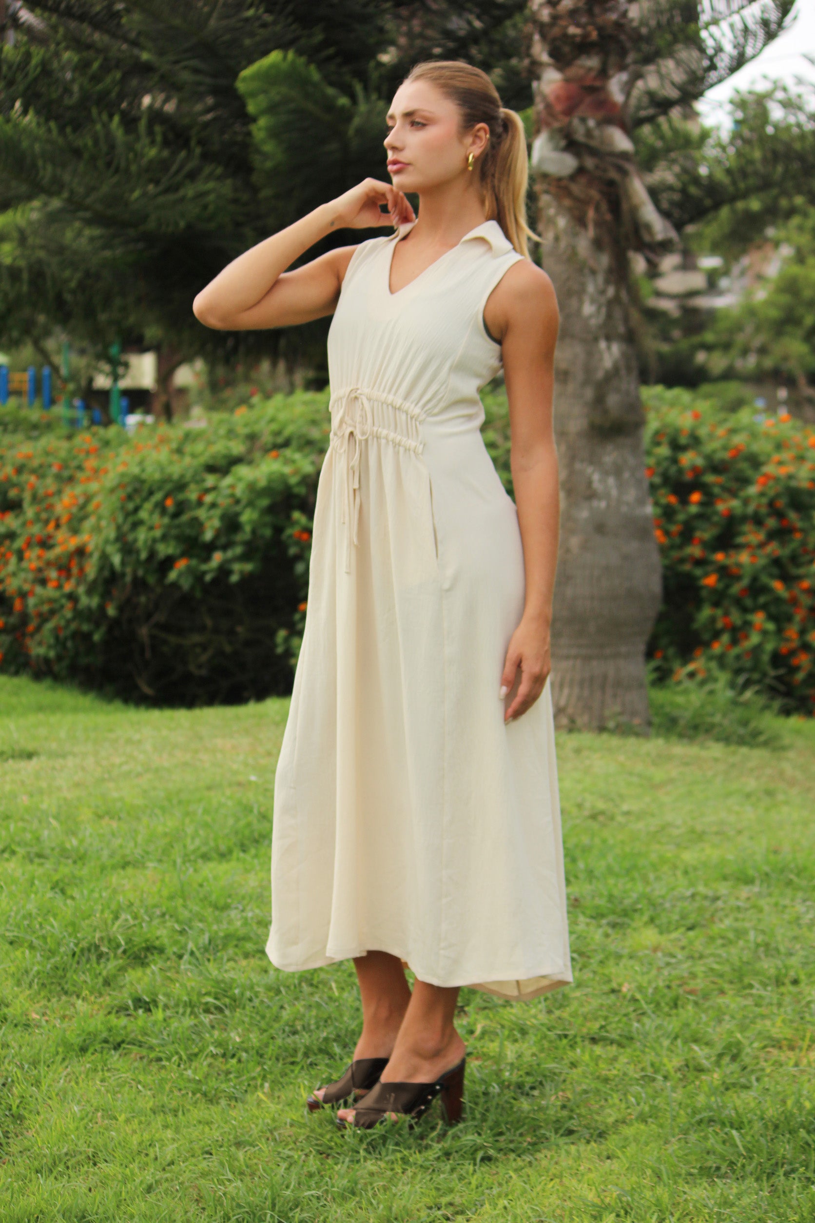 Vestido largo con recogido delantero