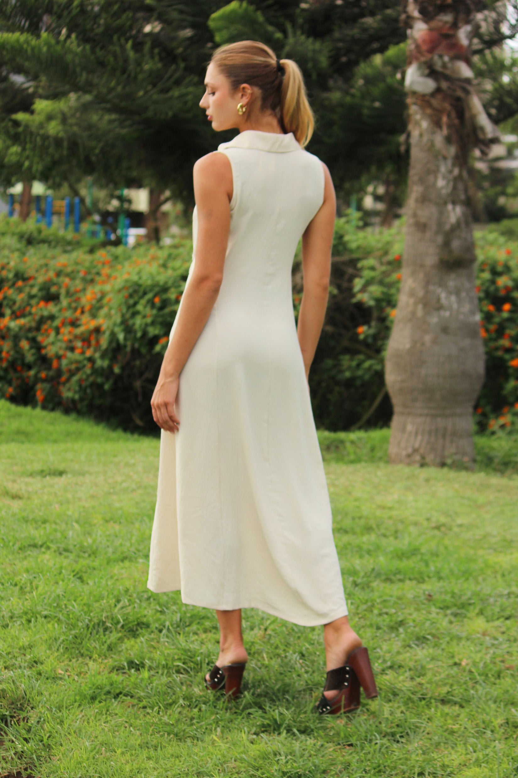 Vestido largo con recogido delantero