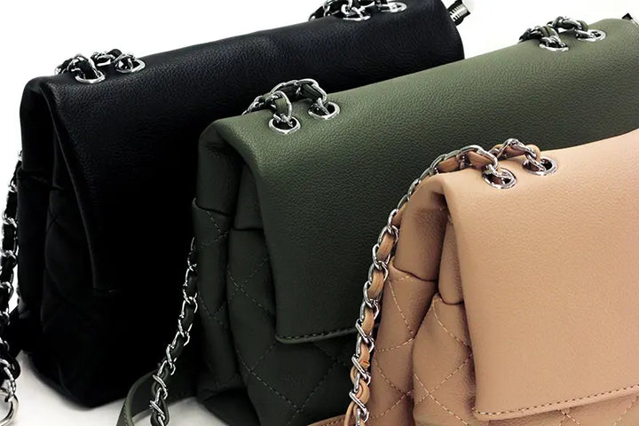 Cartera con repujado