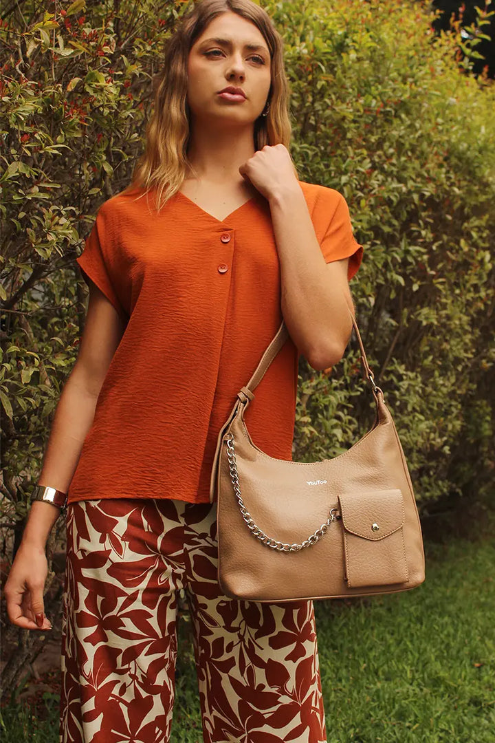 Bolso con cadena y bolsillo frontal