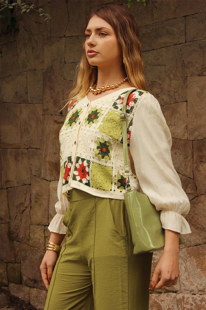 Chompa de hilo floreada